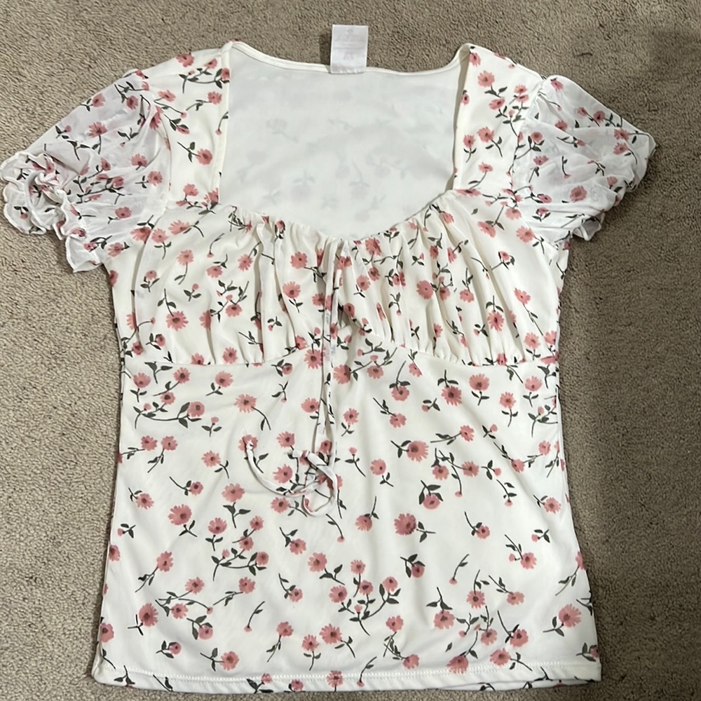 No boundaries small blouse white with pink flowers